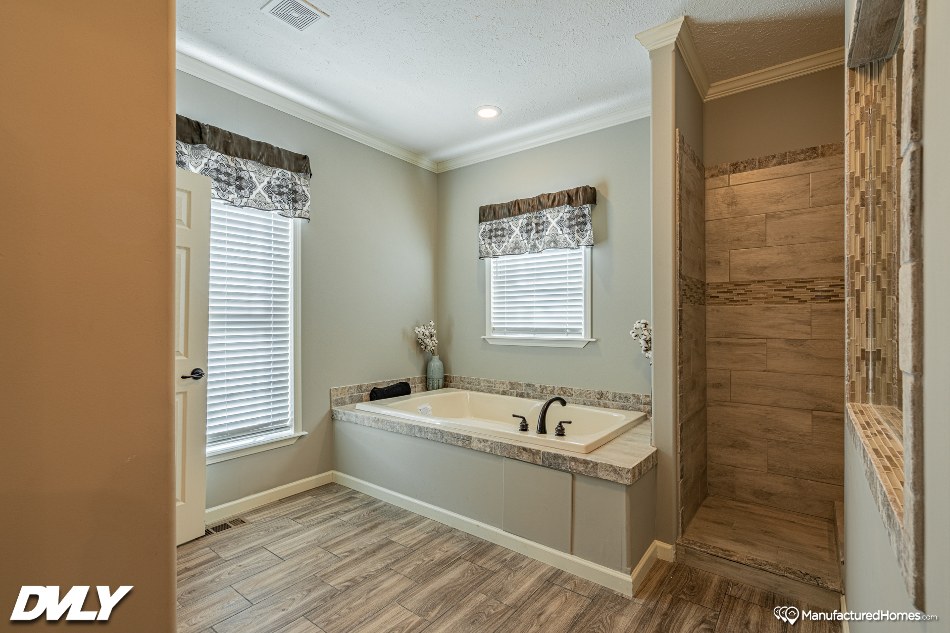 Deer Valley Series Briarritz DVT7204B Lot 4 For Sale by Family Dream